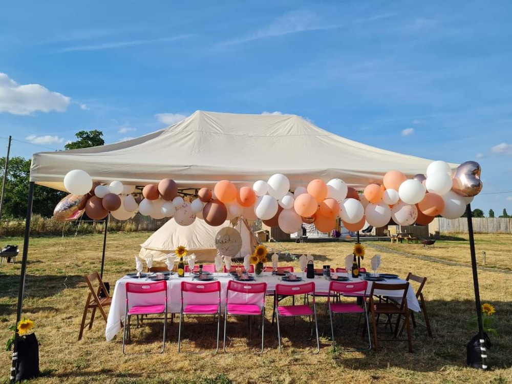 3x4.5m Pop Up Gazebo With Wheeled Bag, 4 Leg Weights, Rope and Pegs