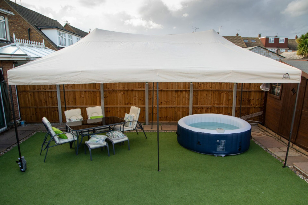 3x6m Pop Up Gazebo With Wheeled Bag, 6 Leg Weights, Rope and Pegs