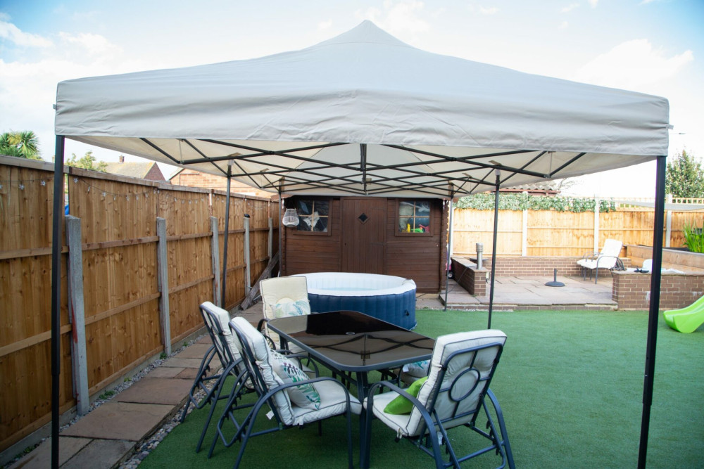 3x6m Pop Up Gazebo With Wheeled Bag, 6 Leg Weights, Rope and Pegs