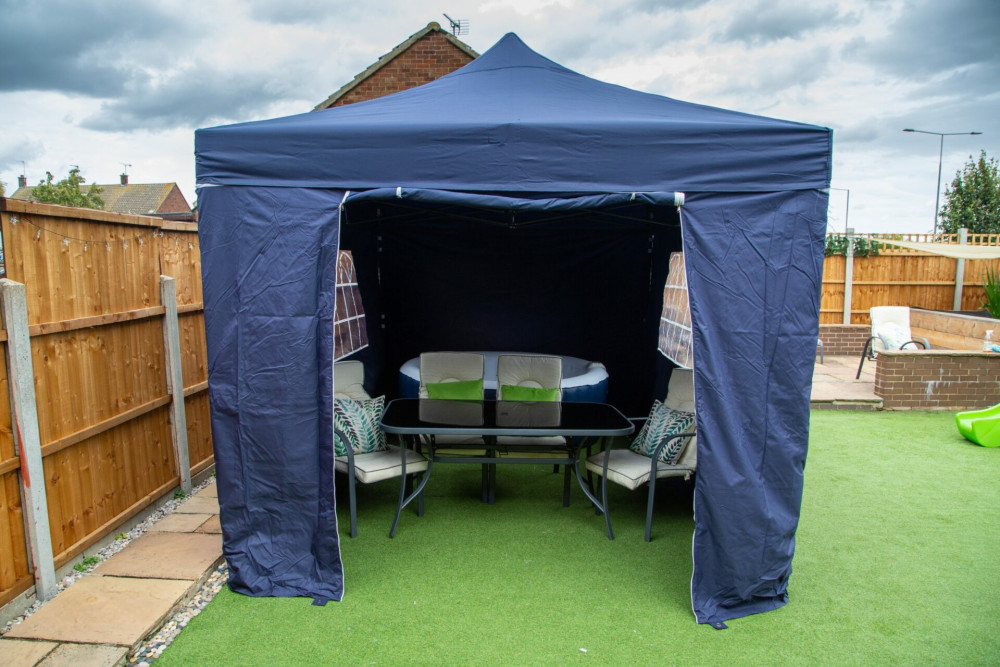 3x4.5m Pop Up Gazebo With Wheeled Bag, 4 Leg Weights, Rope and Pegs + 4 Side Walls ( STD )