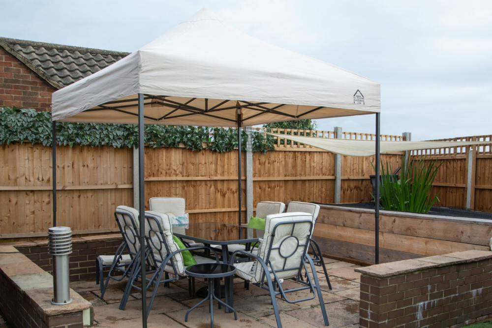 3x3m Pop Up Gazebo With Wheeled Bag, 4 Leg Weights, Rope and Pegs