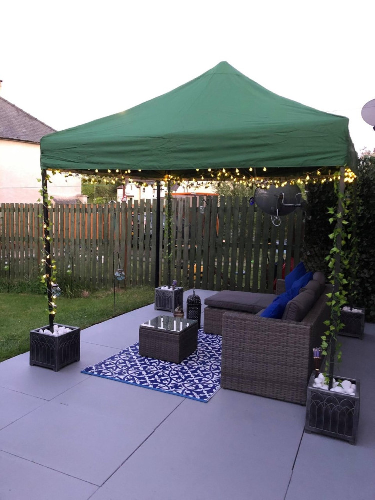 3x3m Pop Up Gazebo With Wheeled Bag, 4 Leg Weights, Rope and Pegs