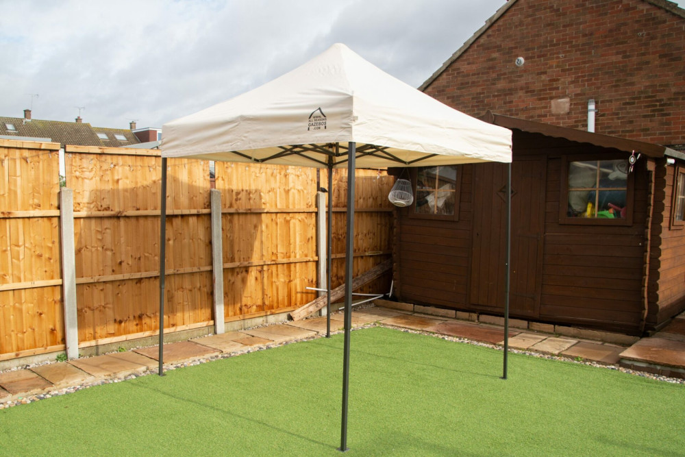 2x2m Pop Up Gazebo With Wheeled bag, 4 Leg Weights, Rope and Pegs