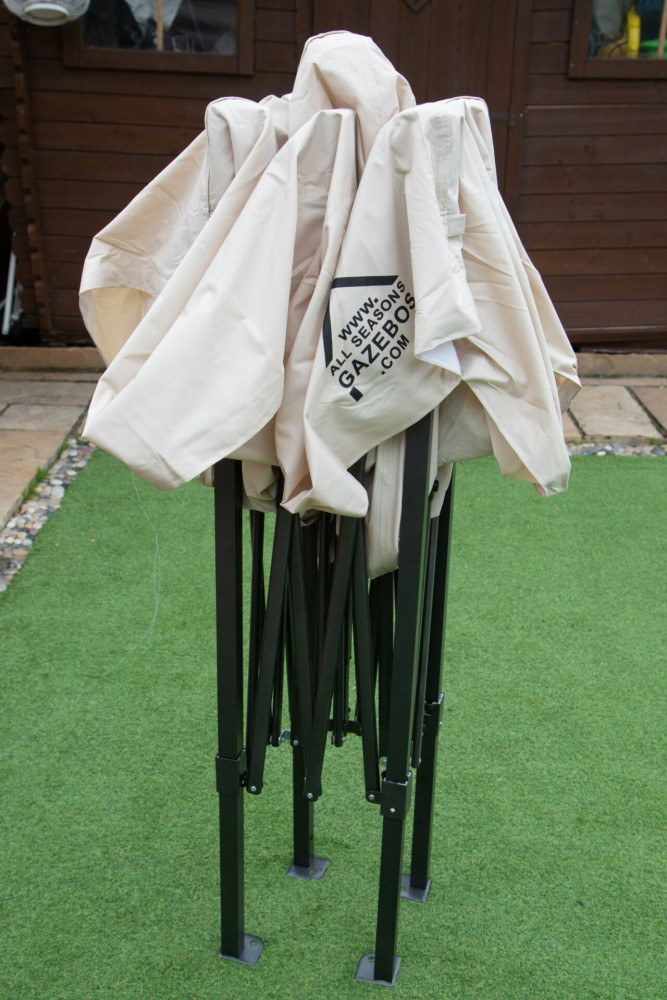 2x2m Pop Up Gazebo With Wheeled bag, 4 Leg Weights, Rope and Pegs