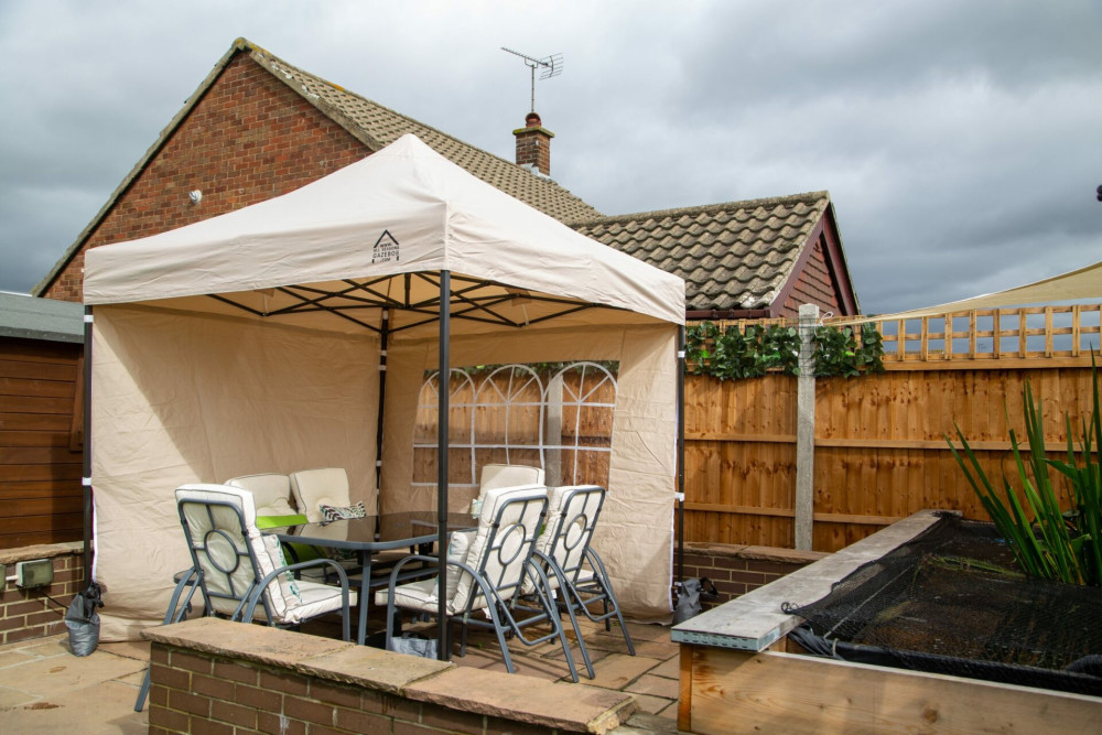 3x3m Pop Up Gazebo With Wheeled Bag, 4 Leg Weights, Rope and Pegs + 4 Side Walls ( STD )