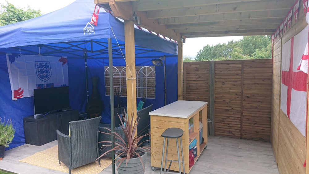 3x3m Pop Up Gazebo With Wheeled Bag, 4 Leg Weights, Rope and Pegs + 4 Side Walls ( STD )